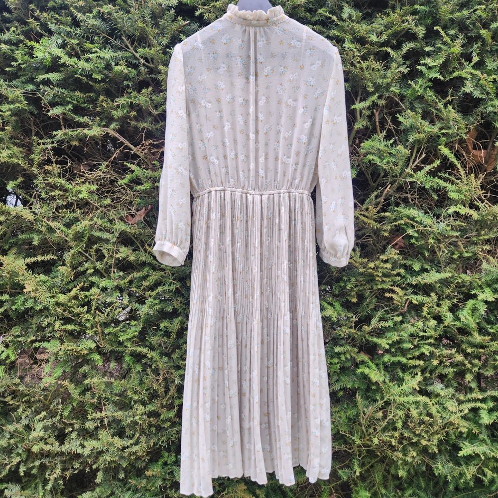 Uniqlo Pleated Chiffon Dress - Picture 11 of 14